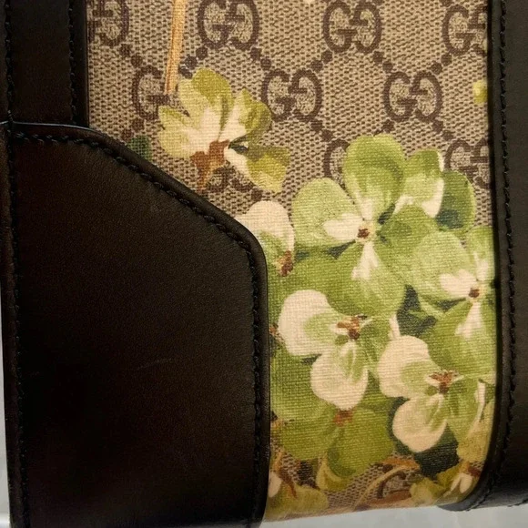 Gucci
GG Coated Canvas Convertible Tote Blooms Print - Picture 13 of 16